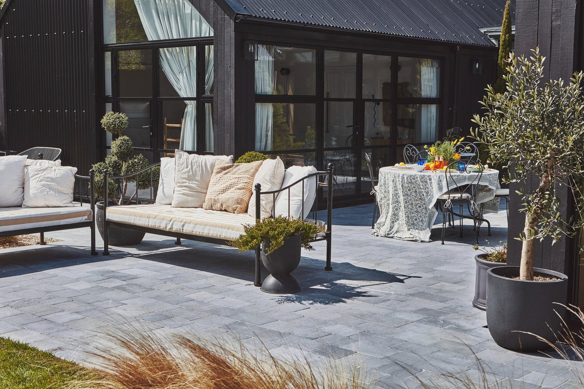 Wexford Limestone Cobble Tumbled Finish at Round To Theirs : Sophia Fanciulli