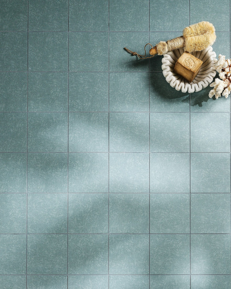 Aventuras Blue Field Porcelain|||