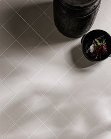 Aventuras Ecru Field Porcelain