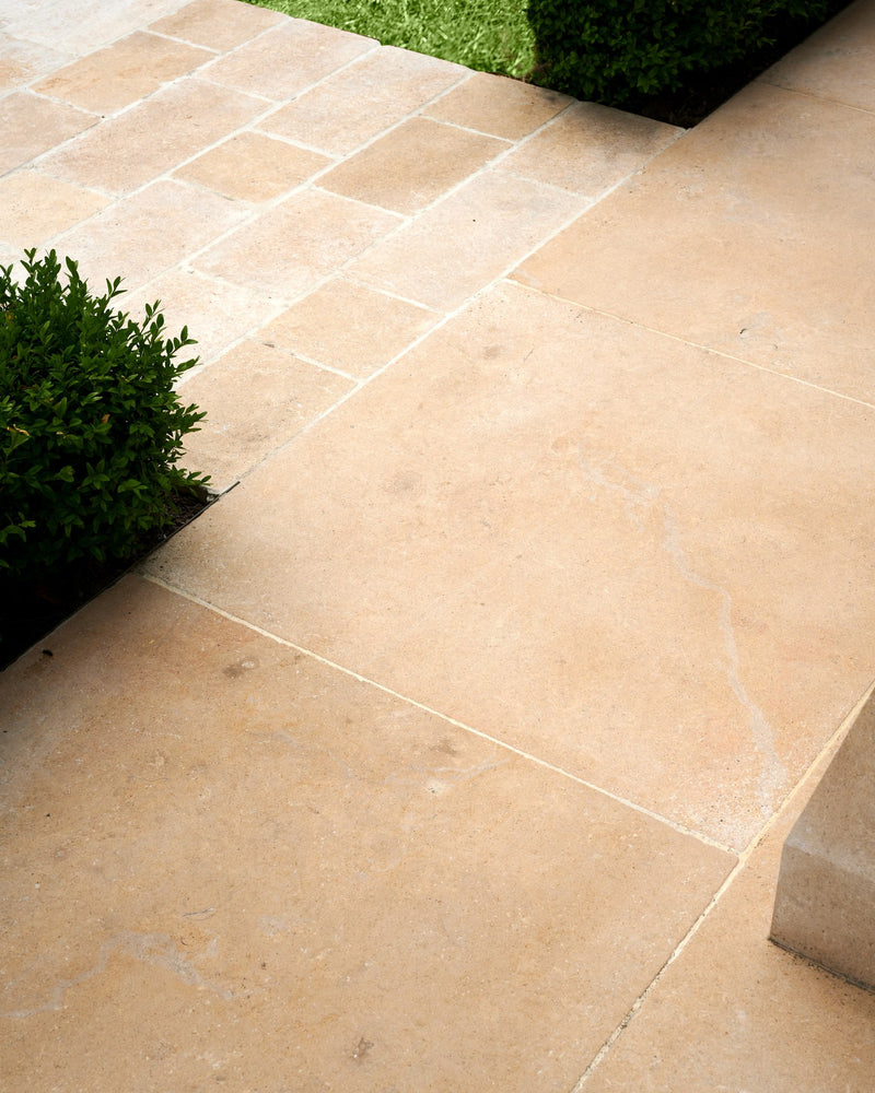 Buscot Limestone Paving Tumbled & Etched Finish||buscot-limestone-tumbled-and-etched-finish