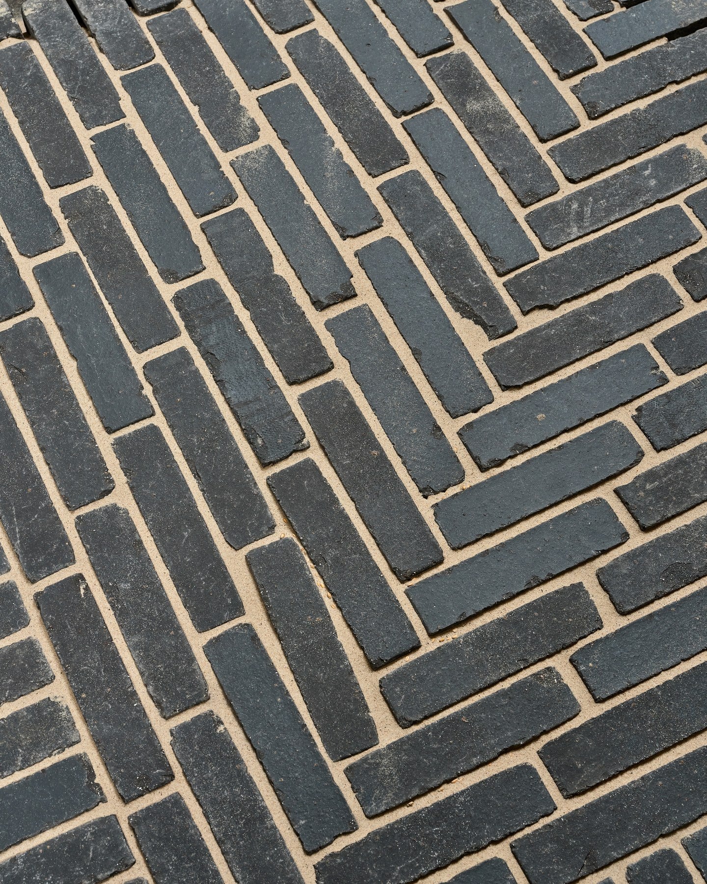 Flanders Charcoal Tumbled Clay Pavers