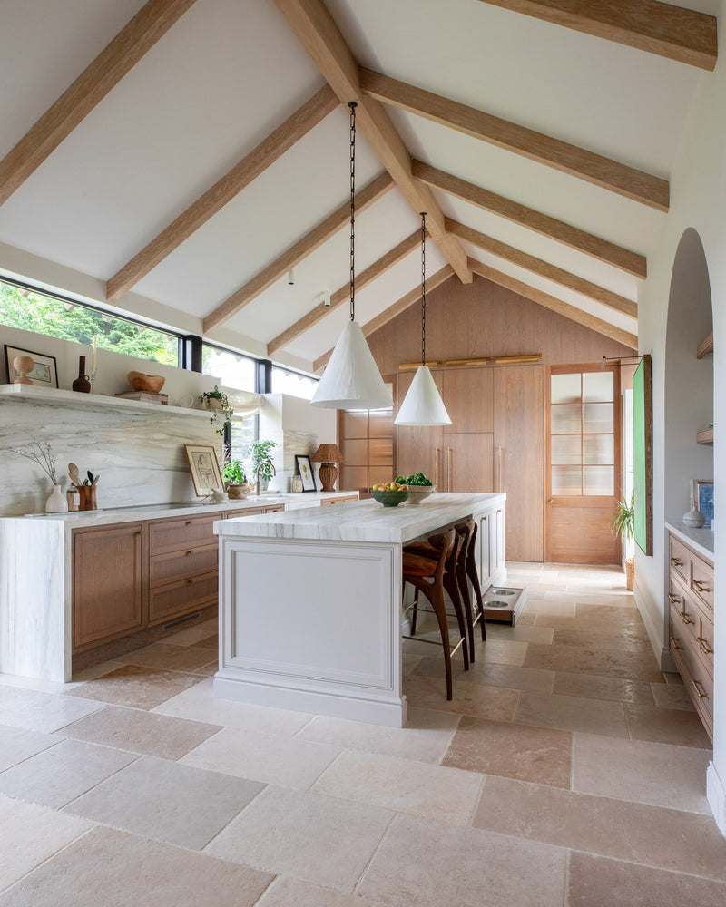 Cote Bourgogne Limestone Seasoned Finish||Credit: Geri Designs and @ruthmariaphotos|
