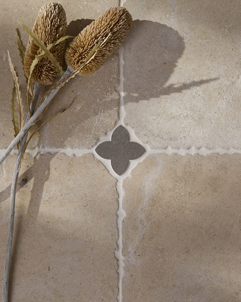 Clover Cabochon Hazlebury Limestone Honed|||