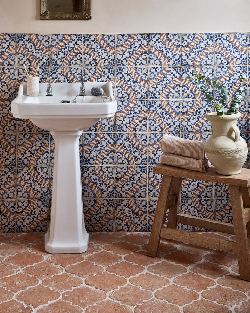 Marlborough Terracotta Arabesque|Credit: @oliviadbowen @thebowenhome|sardinia-porcelain-satin-masseria