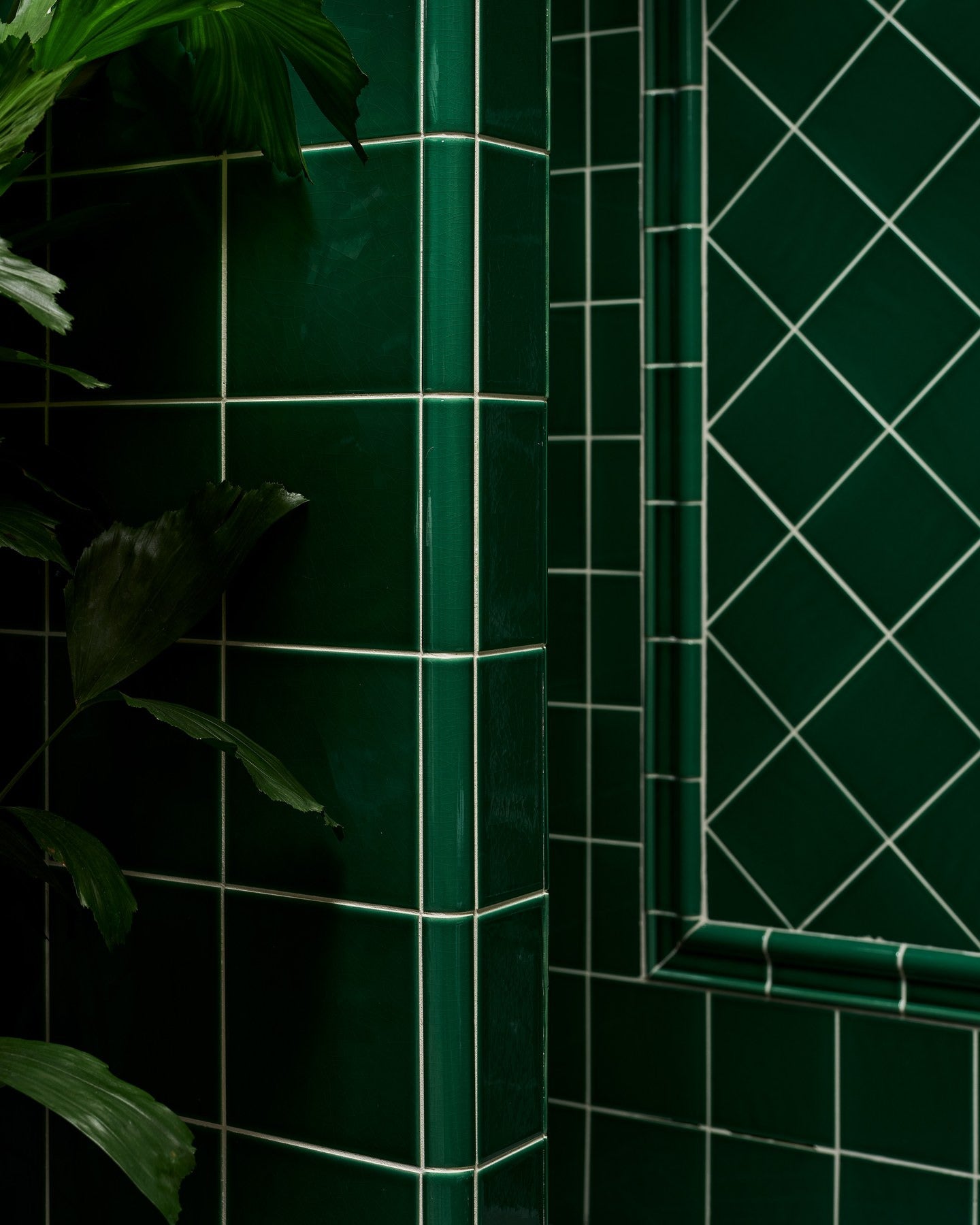 Victorian Style™ Wall Ceramic Emerald Green Simple Beading Crackle Glaze