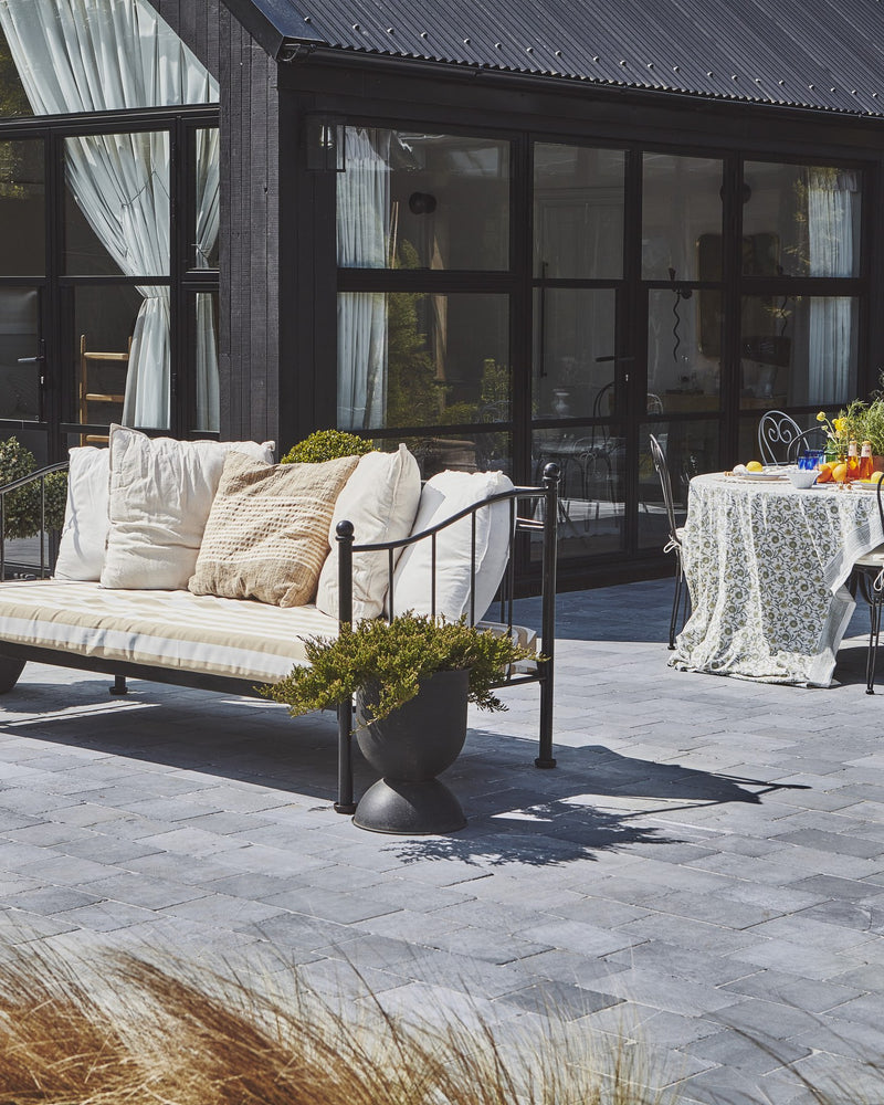 Wexford Limestone Cobble Tumbled Finish|Credit: Sophia Fanciulli @sophiafanciullidesign