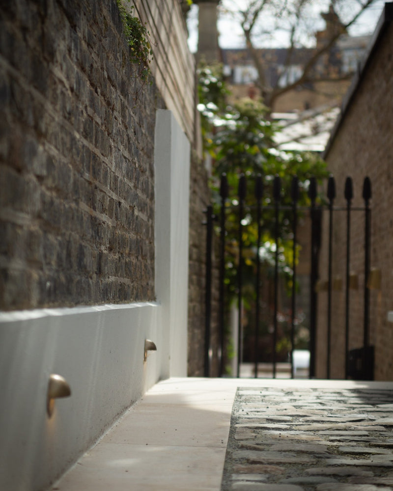 Windsor Sandstone Cobble Reclaimed & Sawn|Credit: Layzell Architects|wychwood-limestone-paving-etched-finish