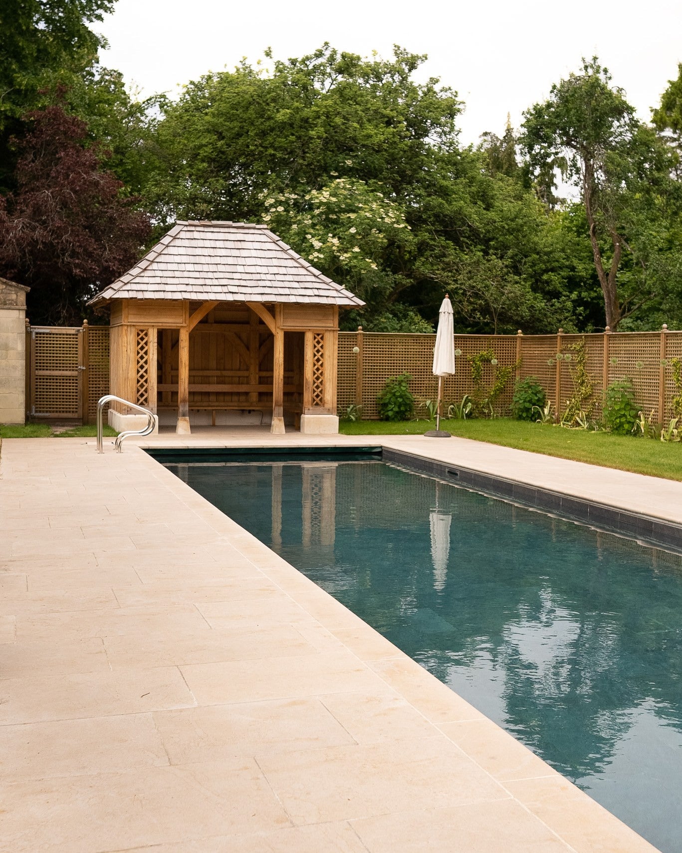 Buscot Limestone Etched Bullnose Coping