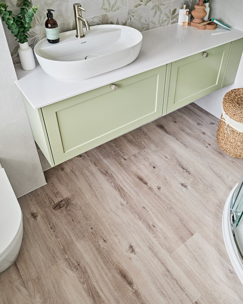 Lyndhurst Minérale Plank Click Tile||Credit: Bathroom Eleven Designs|