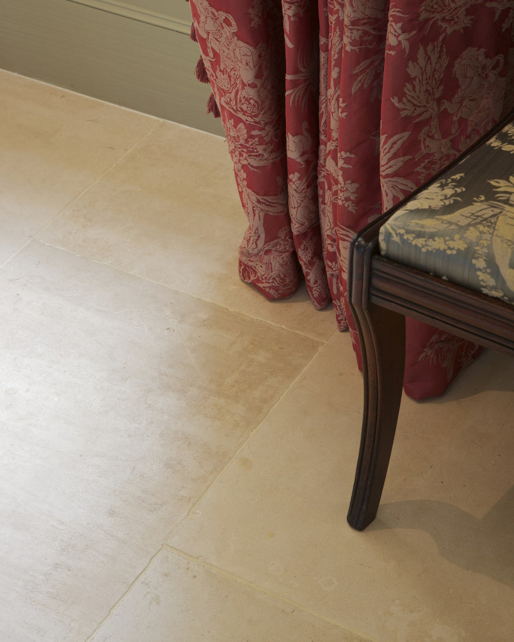 Portland Classic Limestone Artisan Aged Finish 50 x Random x 1.5cm