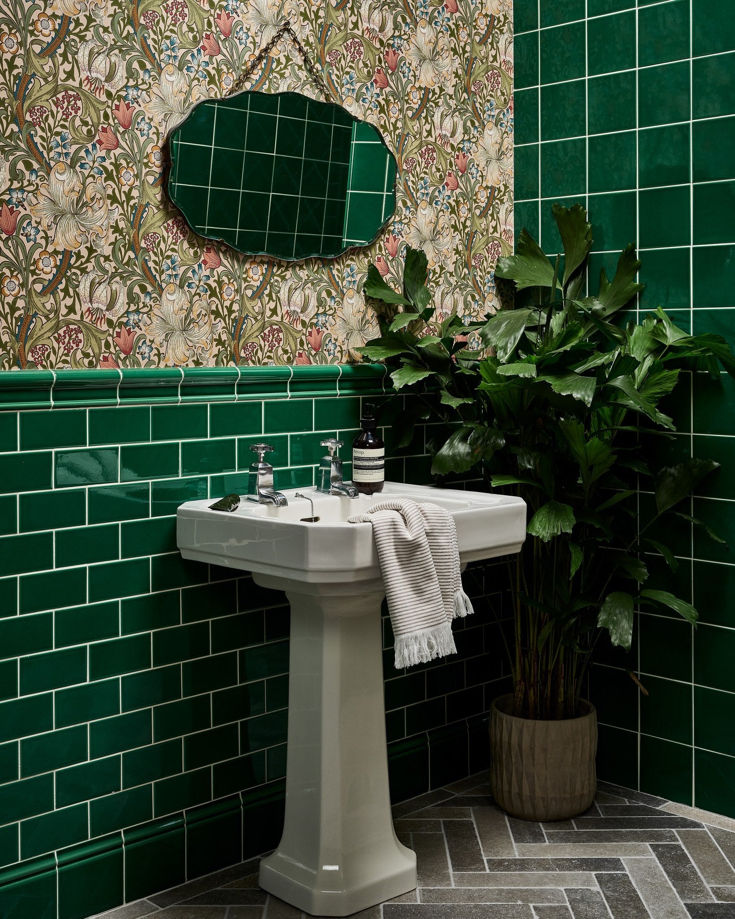 Victorian Style™ Wall Ceramic Emerald Green Metro