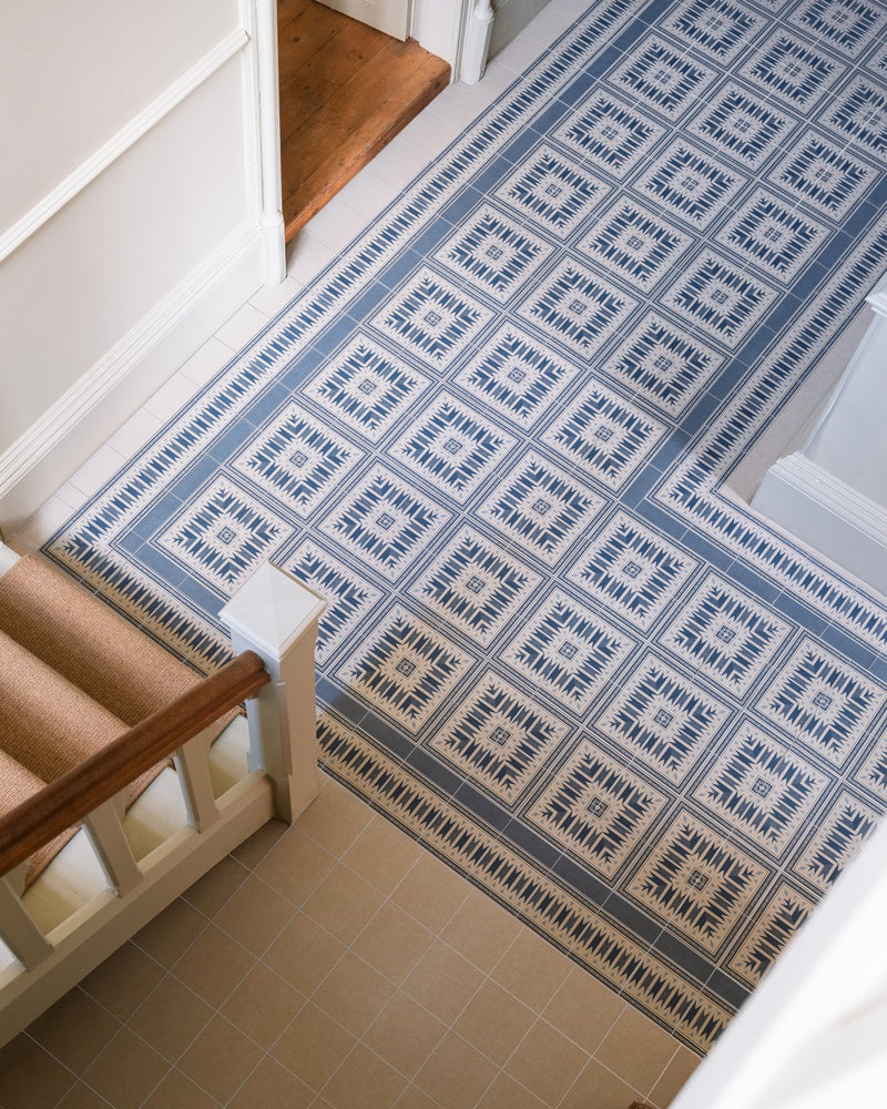 Aventuras Linen Field Porcelain||aventuras-ziggy-border-blue-porcelain, aventuras-ziggy-corner-blue-porcelain