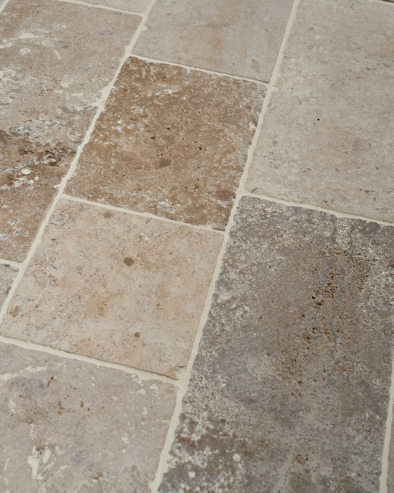 Vieux Bourgogne Limestone Cobbles Weathered Finish