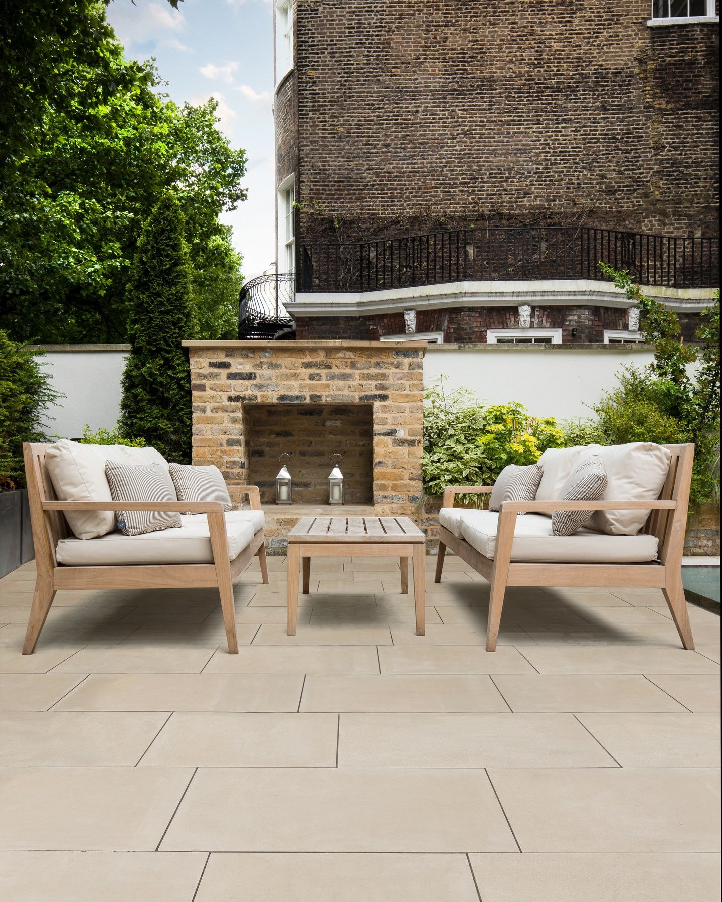 Trafalgar Sandstone Etched