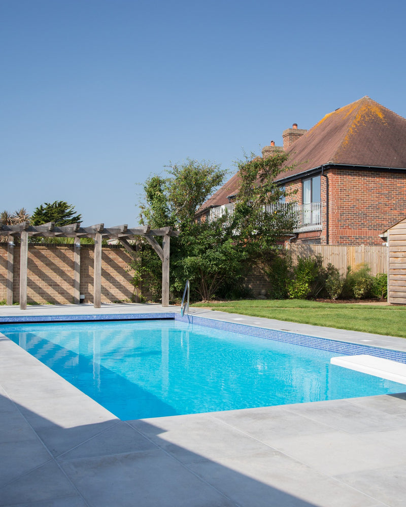 Kimmeridge Limestone Etched Bullnose Coping||kimmeridge-limestone-paving-etched-finish