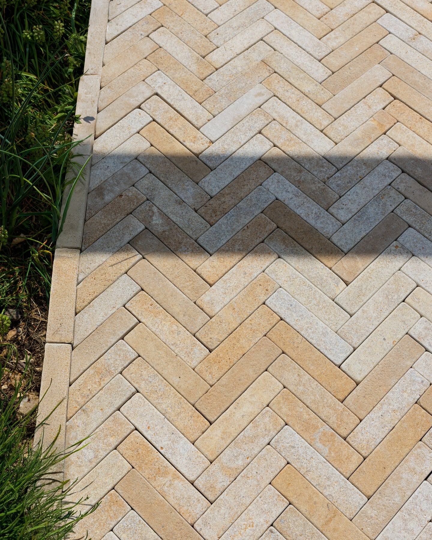 Buscot Limestone Tumbled & Etched Klinkers