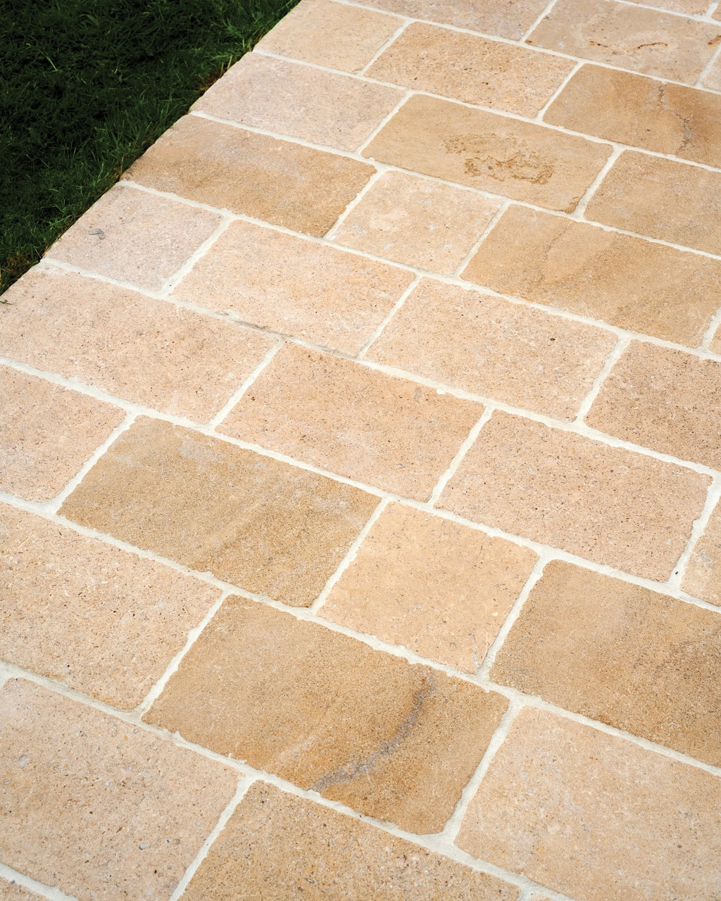 Buscot Limestone Cobble Tumbled & Etched Finish