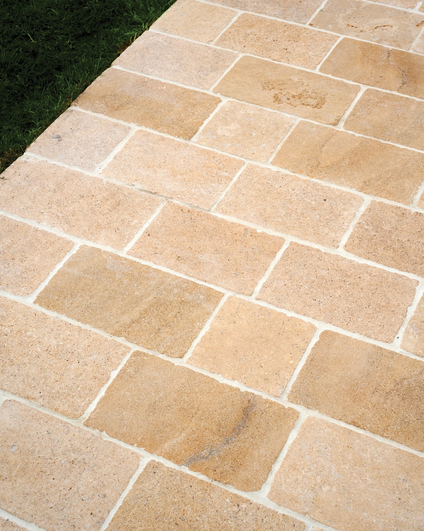 Buscot Limestone Cobble Tumbled & Etched Finish
