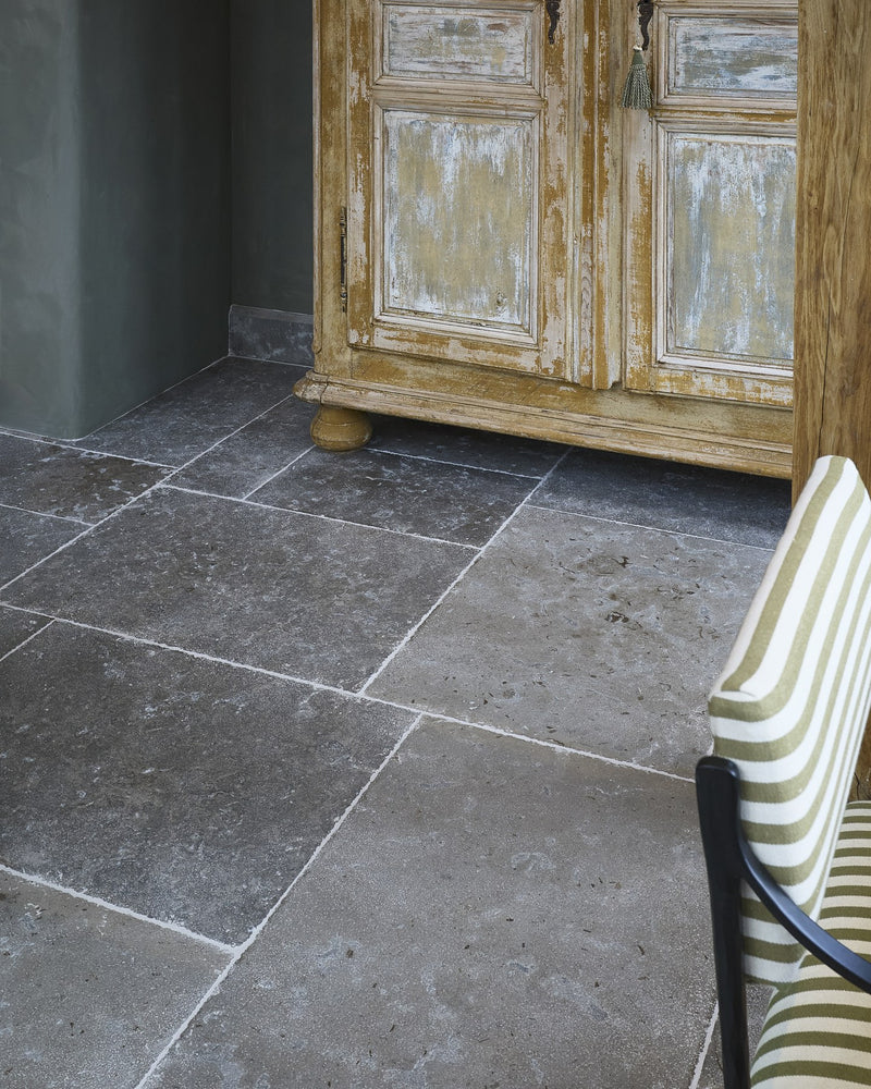 Aquitaine Limestone Seasoned Finish|||