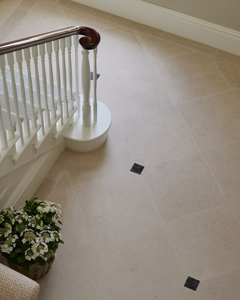Blandford Limestone Tumbled Finish||Credit: Sherbourne Interiors, Photography: Chris Snook|