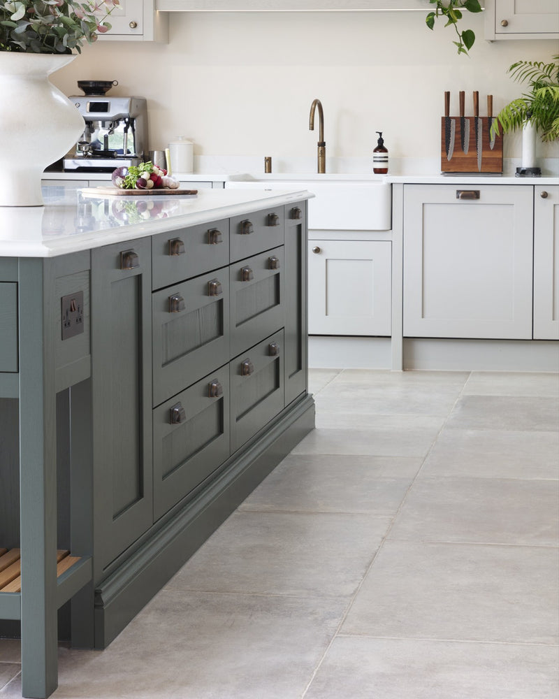 Provence Porcelain Talco|Credit: Mark Taylor Design; Photography by Elayne Barre