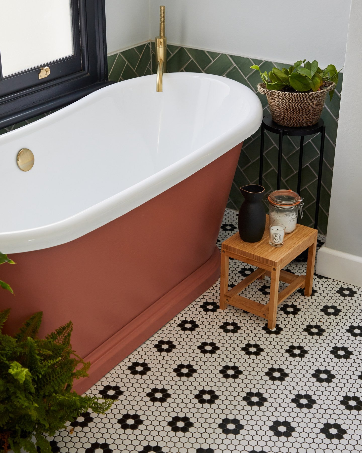 Mono Hex Porcelain Mosaic Daisy