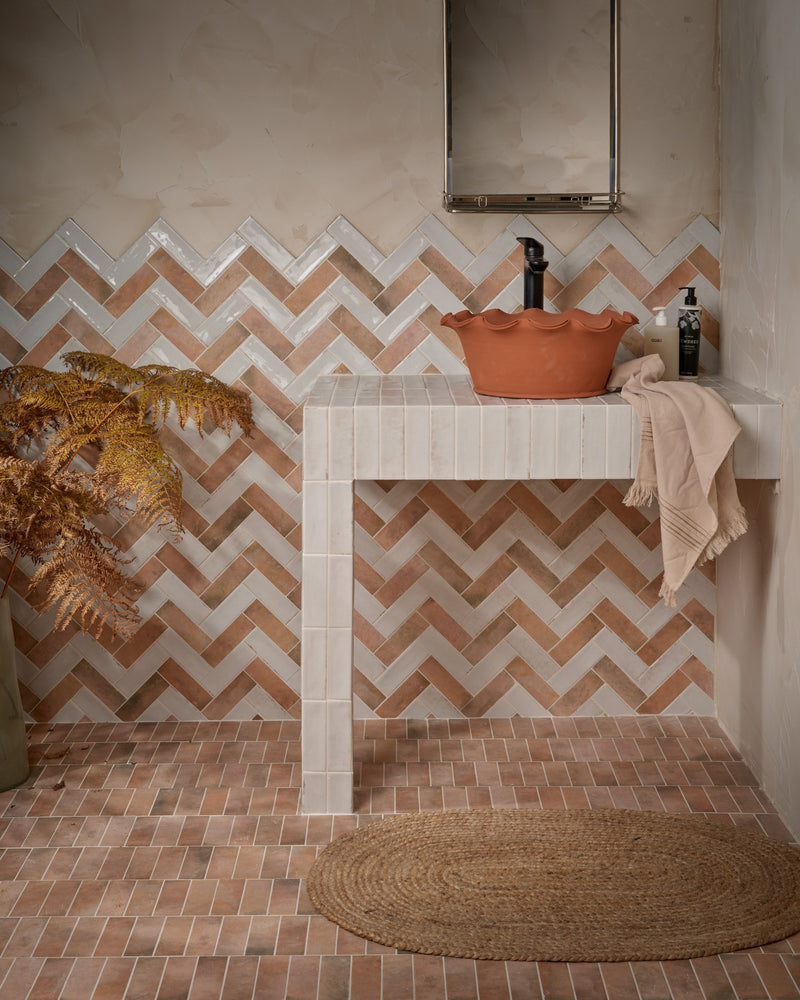 Petite Porcelain Gloss White||Shown with Cotto Dark|petite-porcelain-matt-cotto-dark