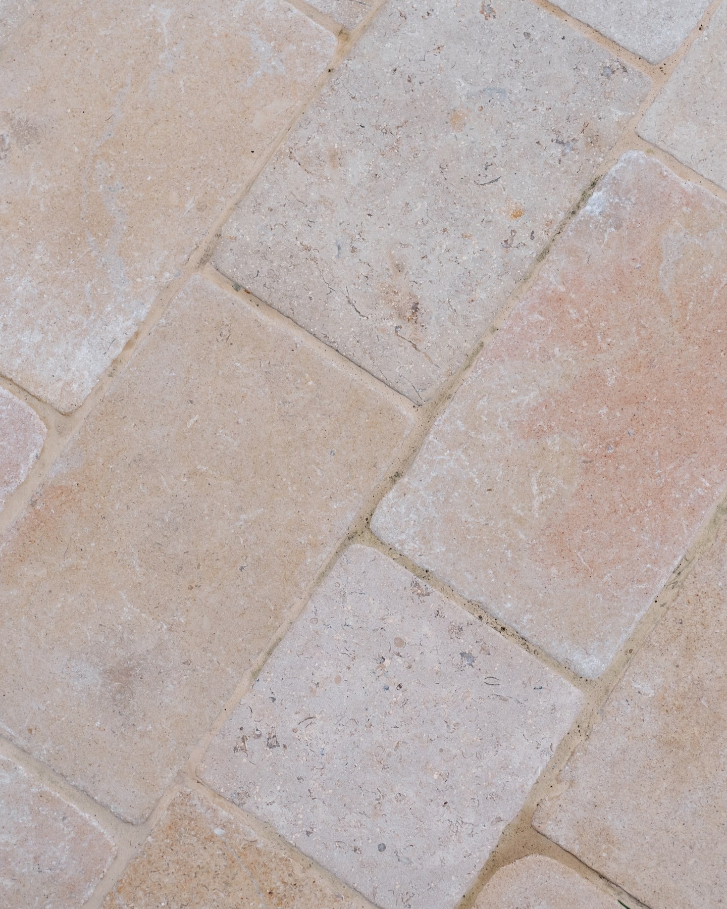 Buscot Limestone Cobble Tumbled & Etched Finish