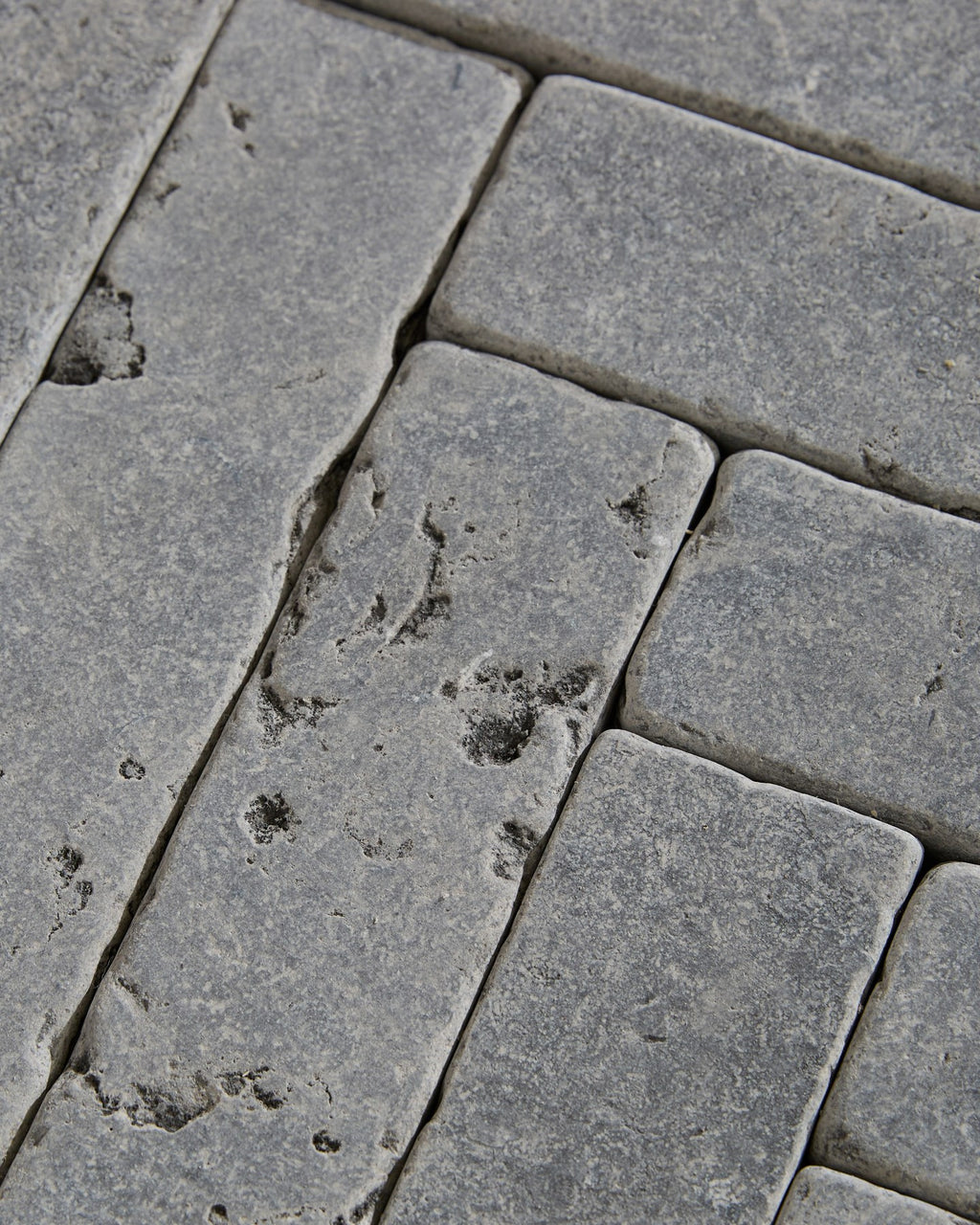 Hazlebury Limestone Tumbled & Etched Klinkers