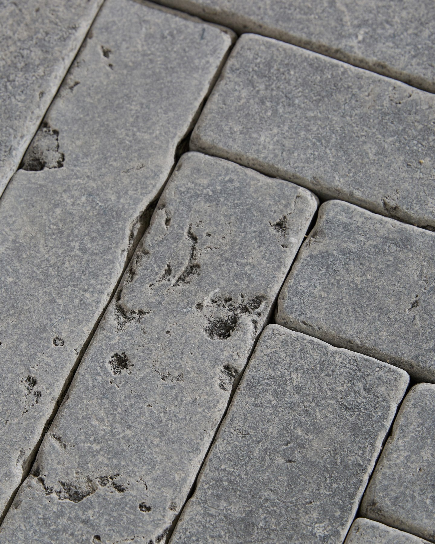 Hazlebury Limestone Tumbled & Etched Klinkers