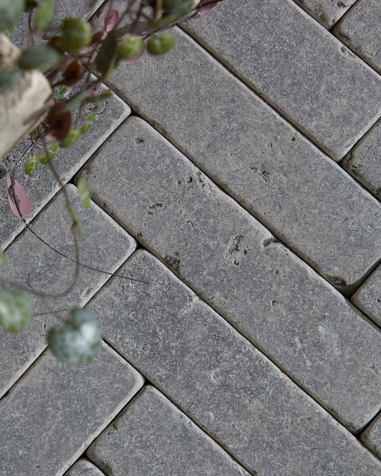 Hazlebury Limestone Tumbled & Etched Klinkers