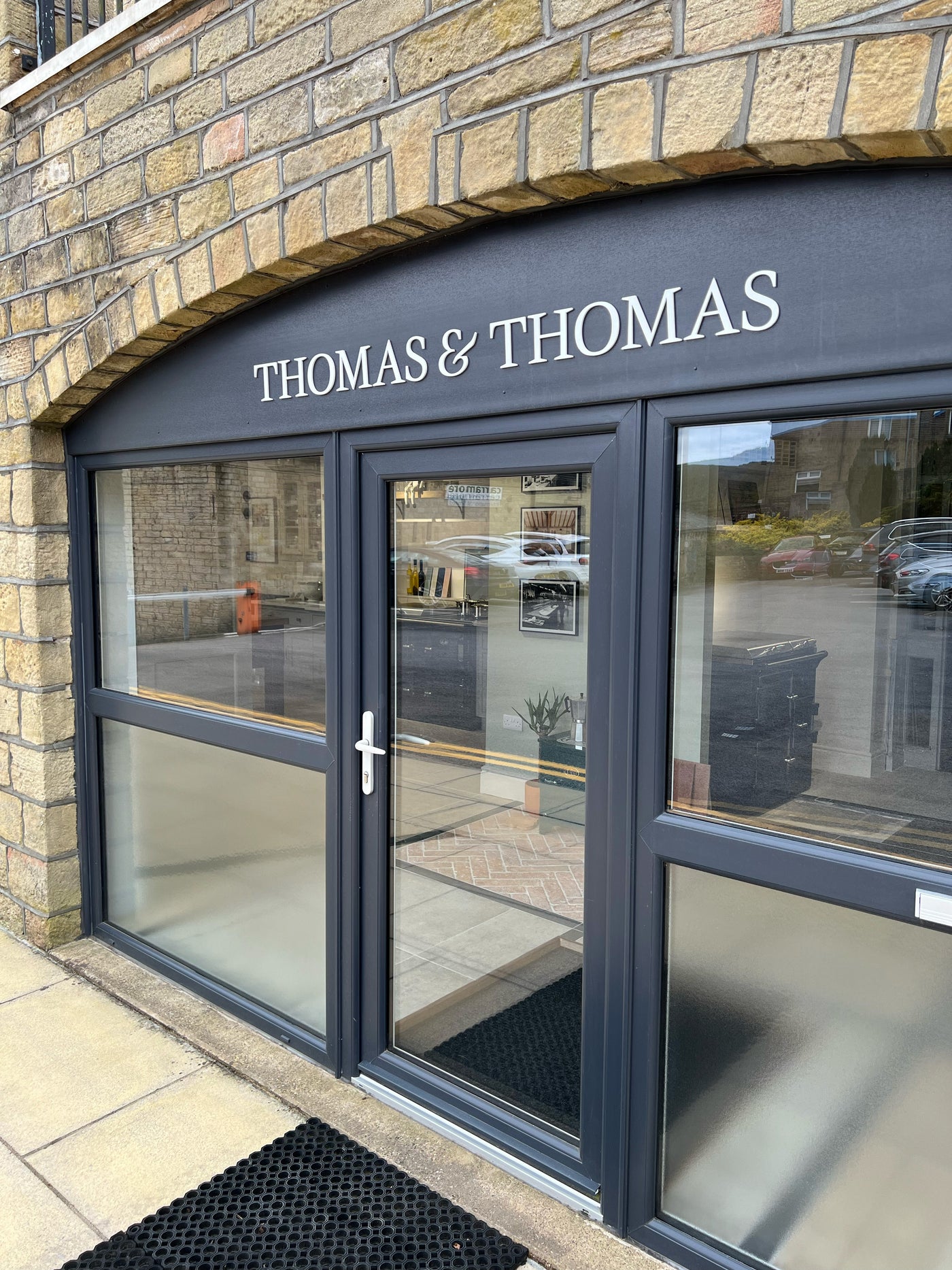 Thomas & Thomas Kitchens & Living gallery 5