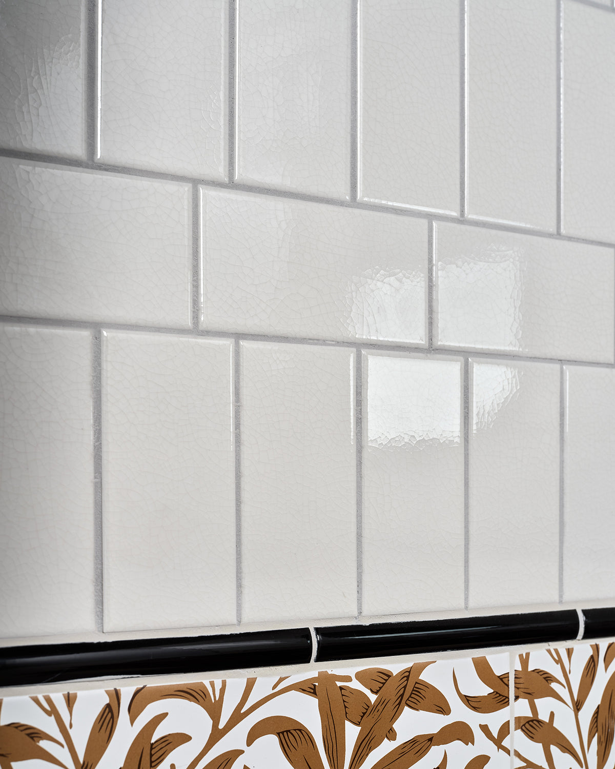 | | silk-screen-ceramic-willow-cottage-tobacco, victorian-style-wall-ceramic-antique-white-metro