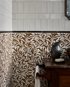 | | silk-screen-ceramic-willow-cottage-tobacco, victorian-style-wall-ceramic-antique-white-metro