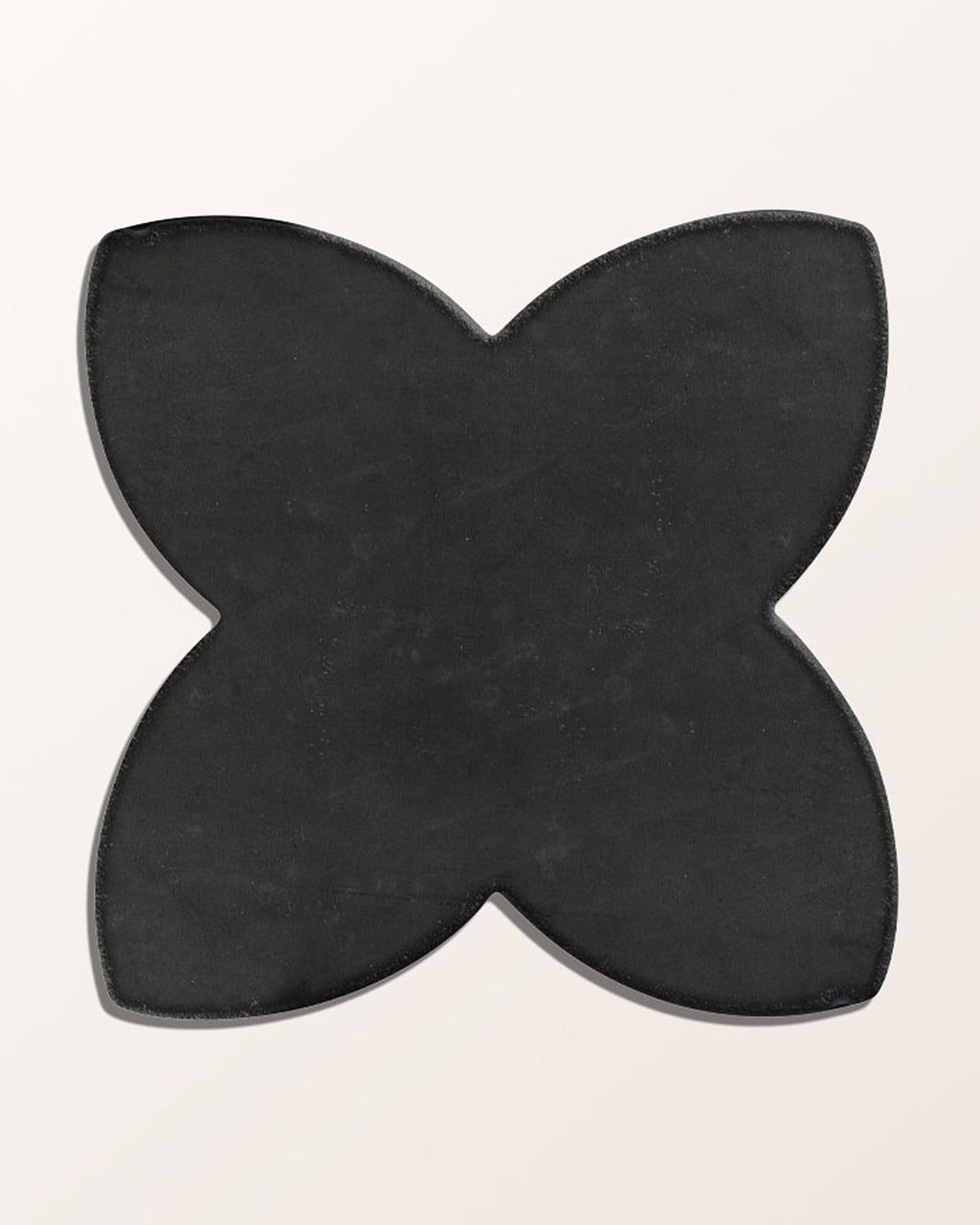 Clover Cabochon Nero Slate Honed