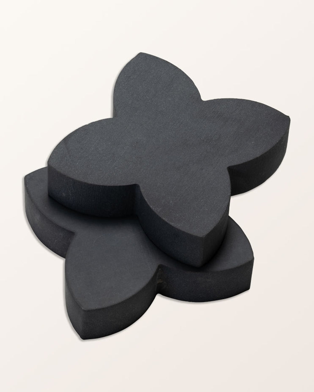 Clover Cabochon Nero Slate Honed