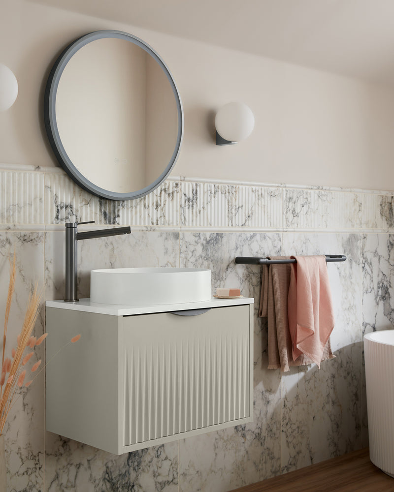 Palm Springs Ceramic Italiana Fluted|Credit: VADO|palm-springs-ceramic-italiana-moulding, palm-springs-ceramic-italiana-plain