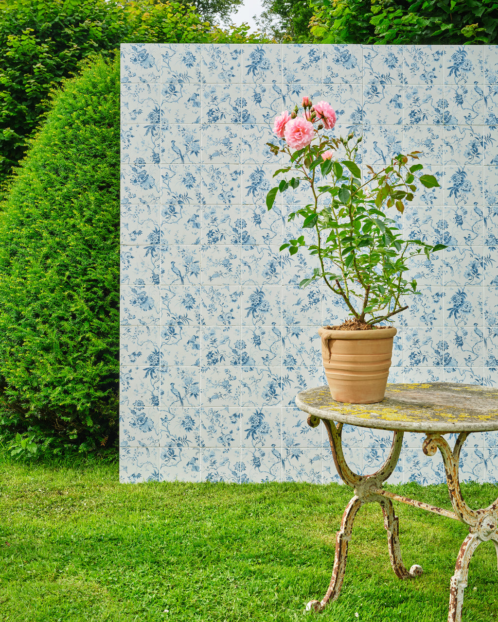 Sanderson - Pillemont Toile China Blue Mural Porcelain Pattern