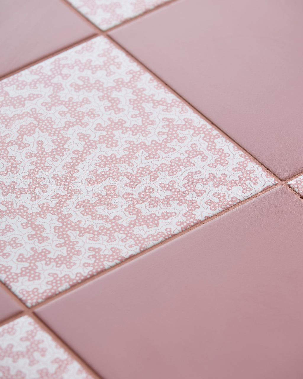 Sanderson - Plain Madder Porcelain