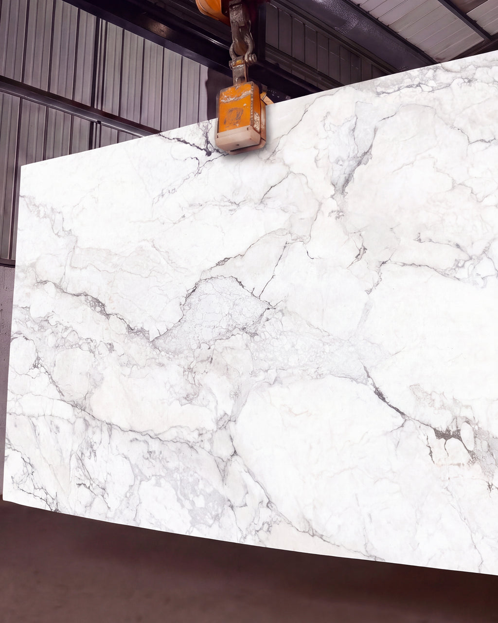 Sculpture Grande Porcelain Cararra Slab