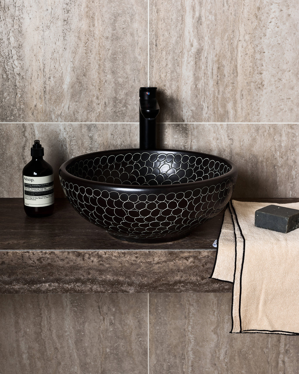 Sculpture Grande Porcelain Romano Veincut Dark Slab