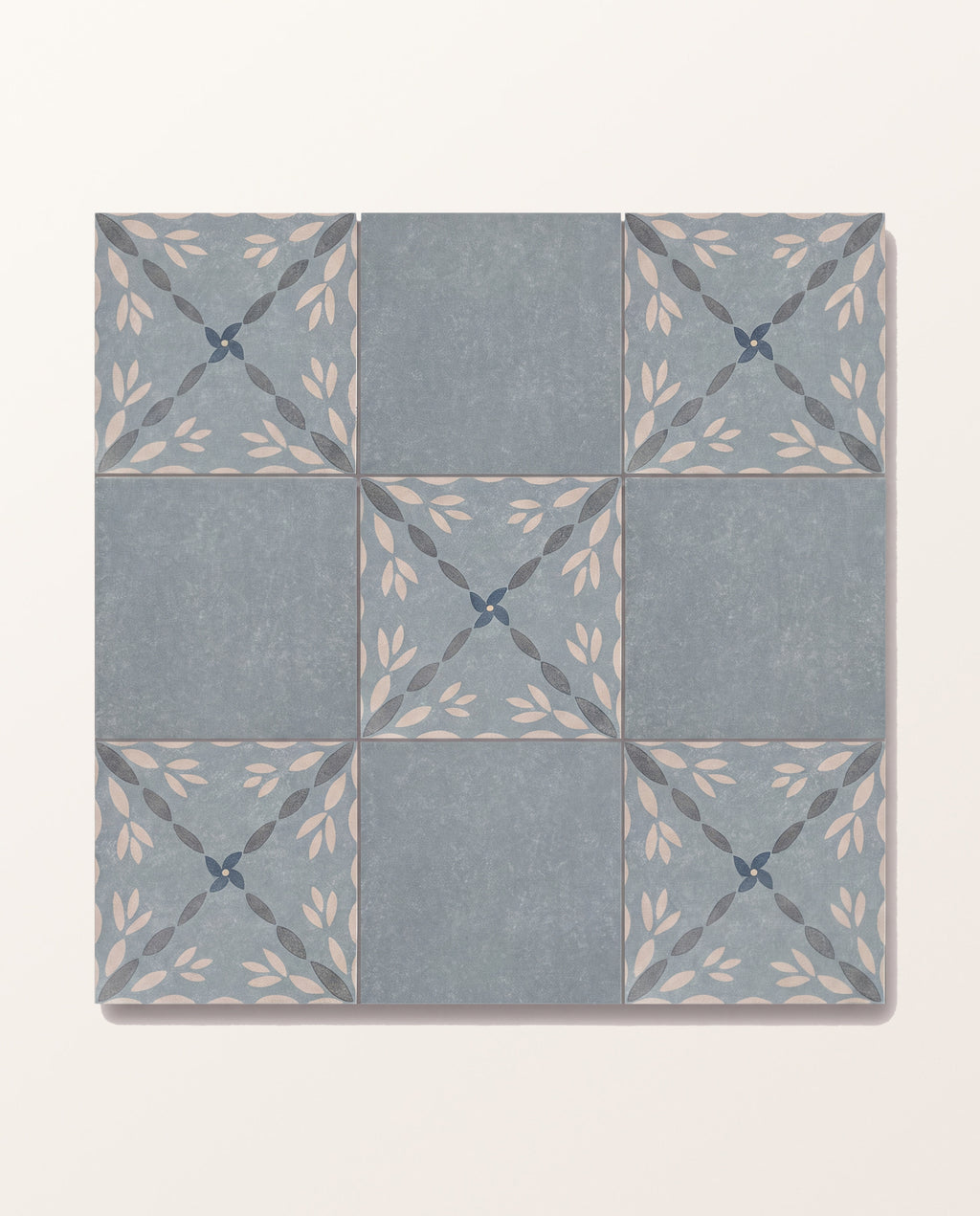 Aventuras Blue Field Porcelain