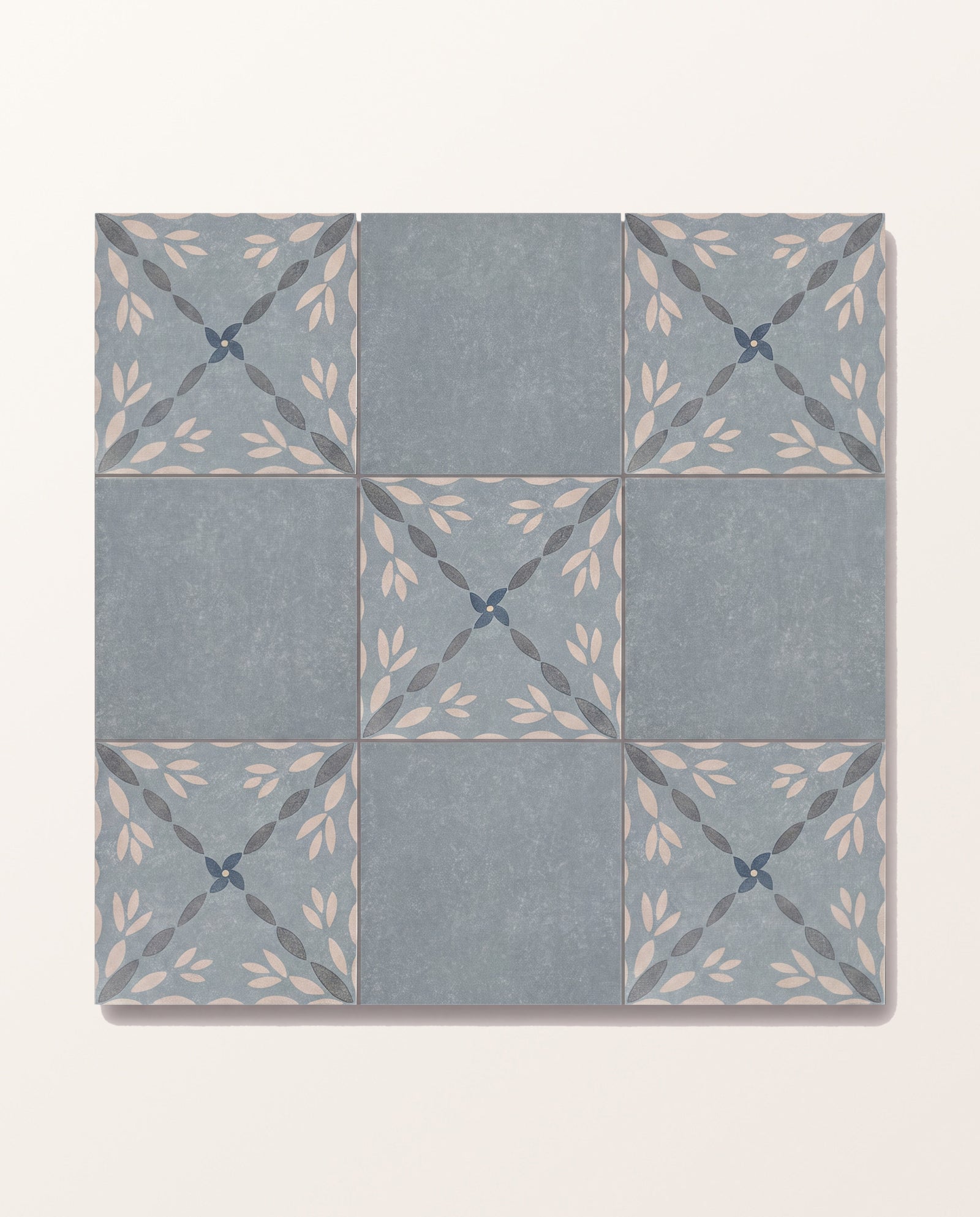 Aventuras Blue Field Porcelain