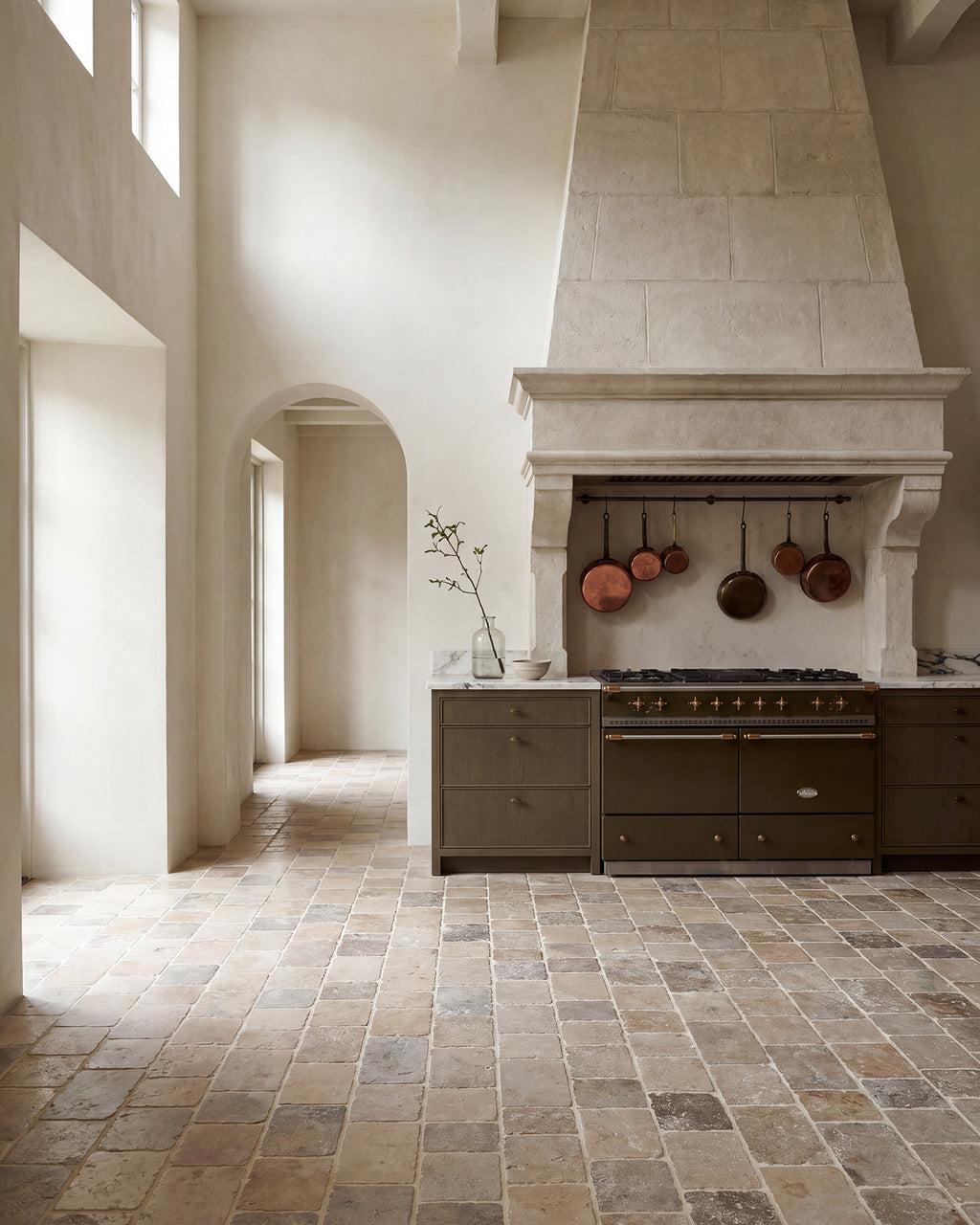 Vieux Bourgogne Limestone Cobbles Weathered Finish